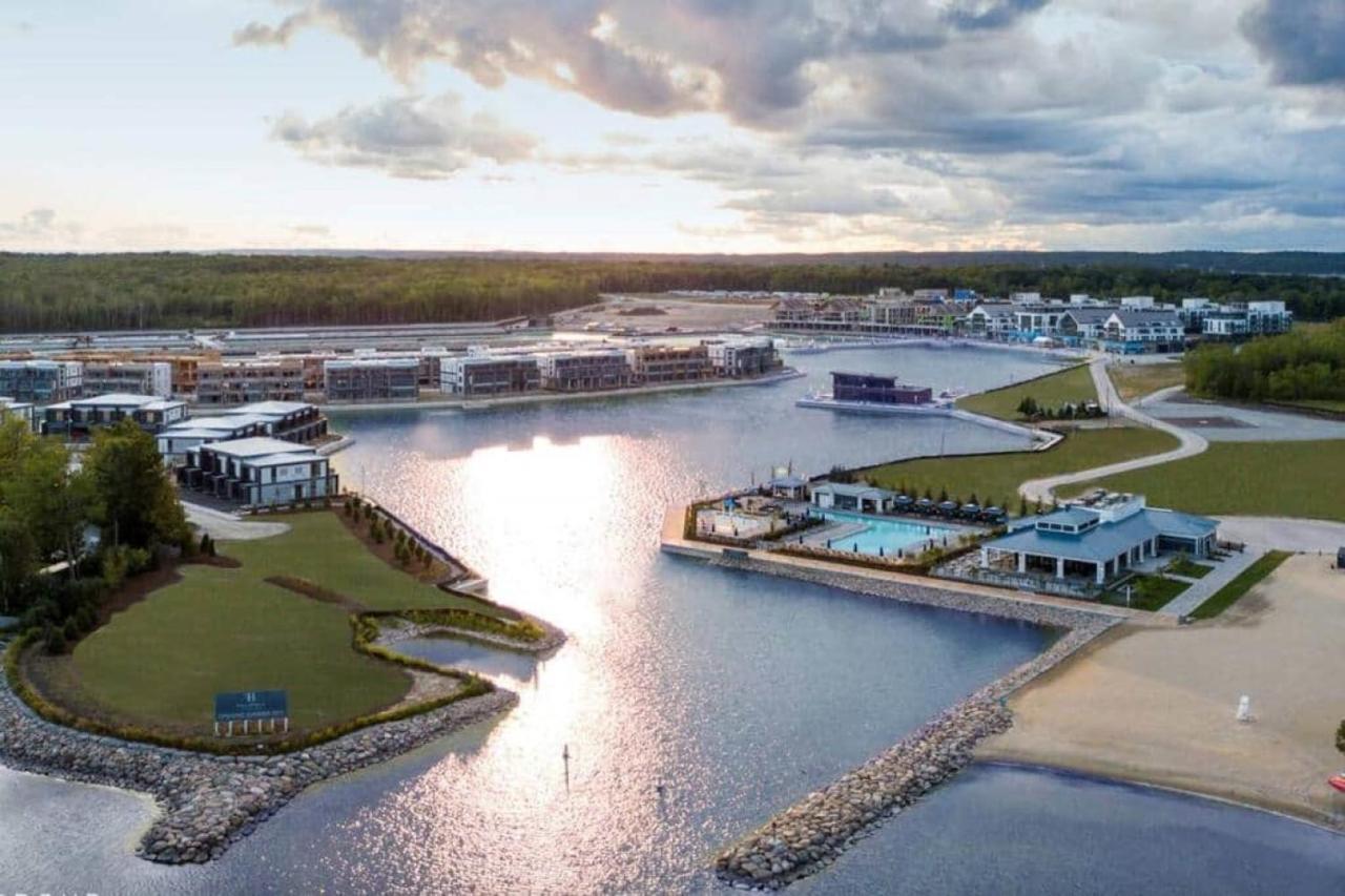 Stunning Stayz At Friday Harbour Beach Marina Resort Lake Simcoe Innisfil Exteriör bild