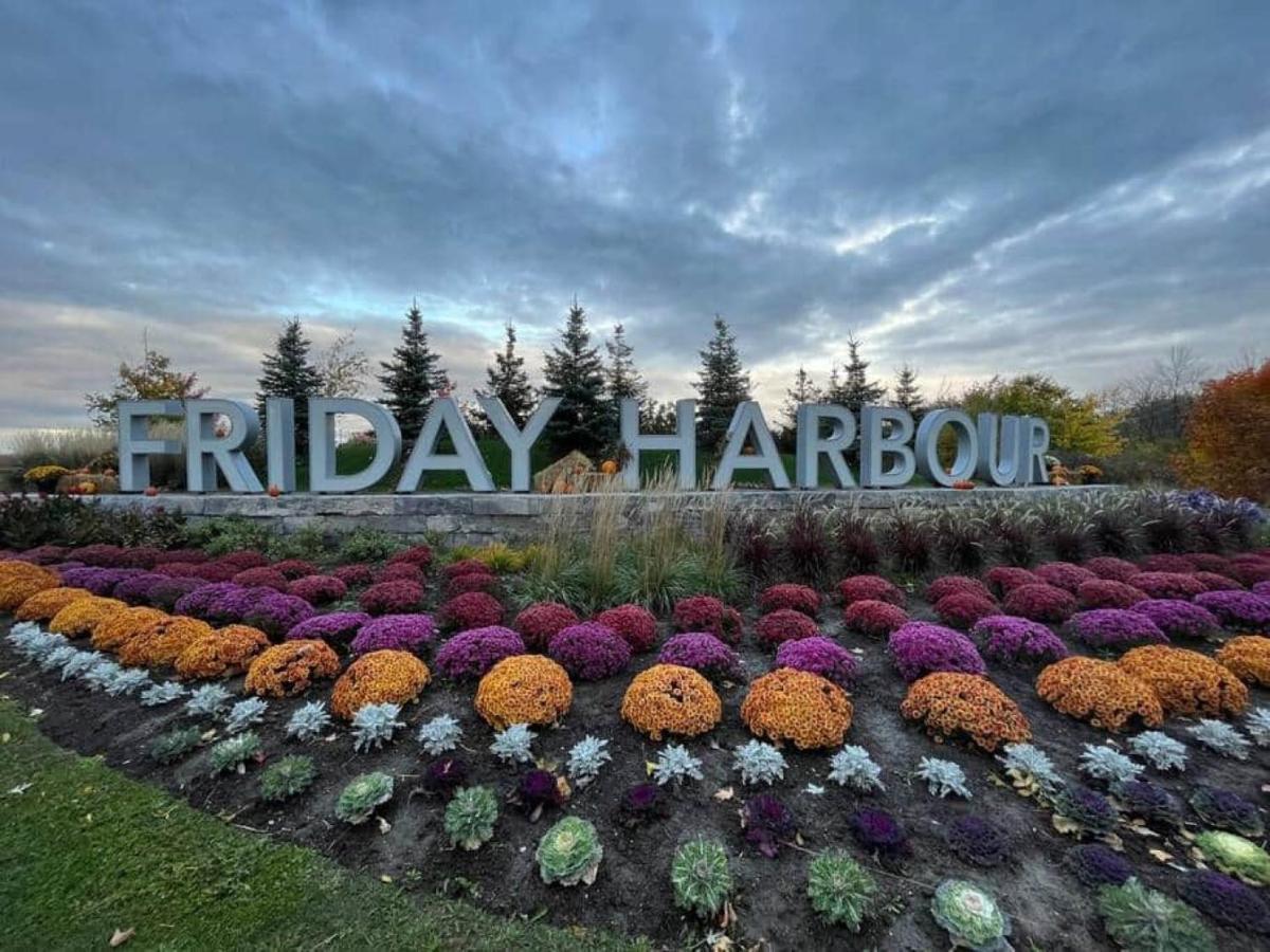 Stunning Stayz At Friday Harbour Beach Marina Resort Lake Simcoe Innisfil Exteriör bild